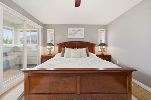 562 Keith Road W, North Vancouver, BC 