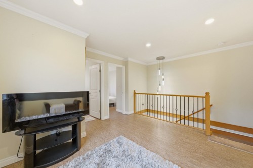 562 Keith Road W, North Vancouver, BC 