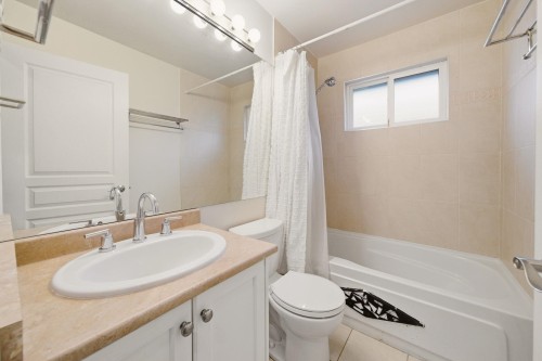562 Keith Road W, North Vancouver, BC 