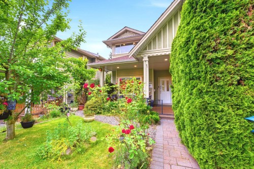 562 Keith Road W, North Vancouver, BC 