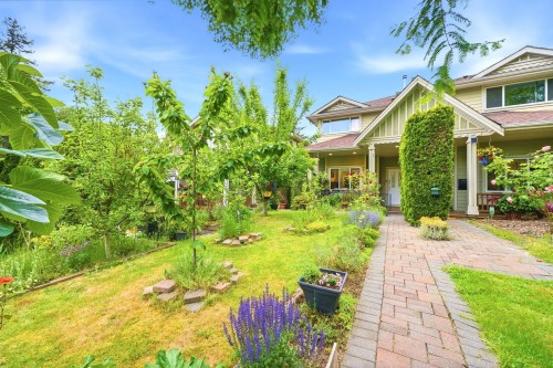 562 Keith Road W, North Vancouver, BC 