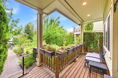 562 Keith Road W, North Vancouver, BC 