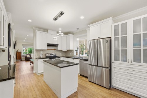 562 Keith Road W, North Vancouver, BC 