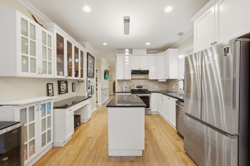 562 Keith Road W, North Vancouver, BC 