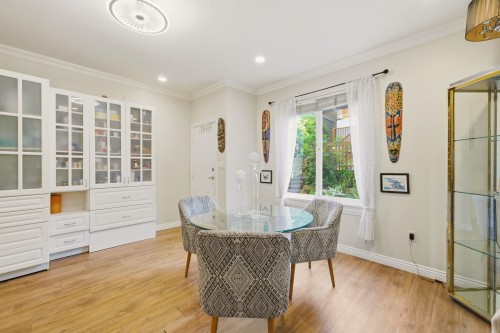 562 Keith Road W, North Vancouver, BC 