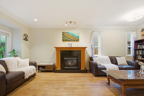 562 Keith Road W, North Vancouver, BC 
