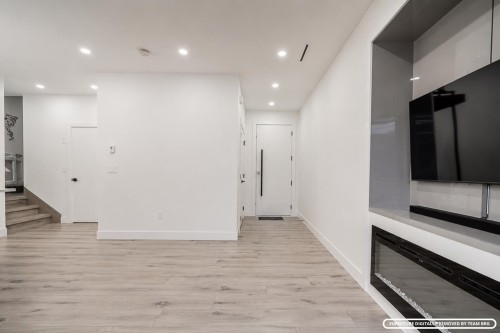 #2-4675 Canada Way, Burnaby, BC 