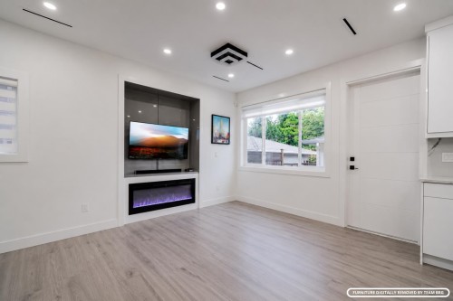 #2-4675 Canada Way, Burnaby, BC 