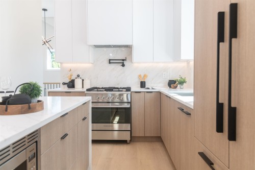 9251 Kilby Street, Richmond, BC - Indoor Photo Showing Kitchen With Upgraded Kitchen