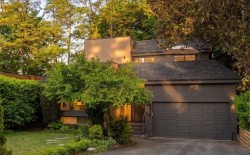 2221 Bowser Avenue  North Vancouver, BC V7P 2Z1