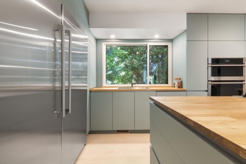2221 Bowser Avenue, North Vancouver, BC 