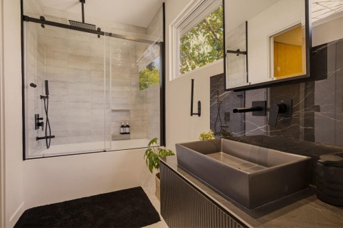 2221 Bowser Avenue, North Vancouver, BC 