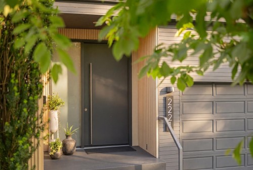 2221 Bowser Avenue, North Vancouver, BC 