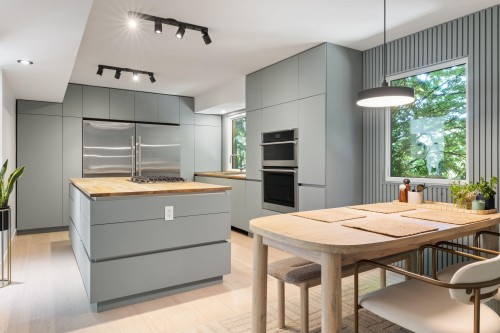 2221 Bowser Avenue, North Vancouver, BC 