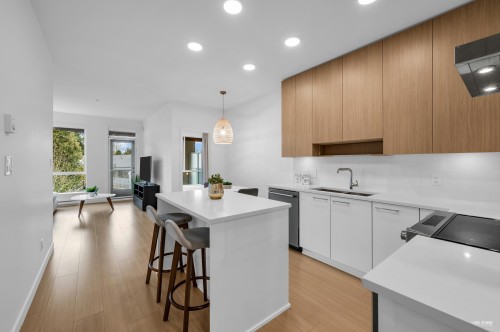 318-5460 Broadway, Burnaby, BC 