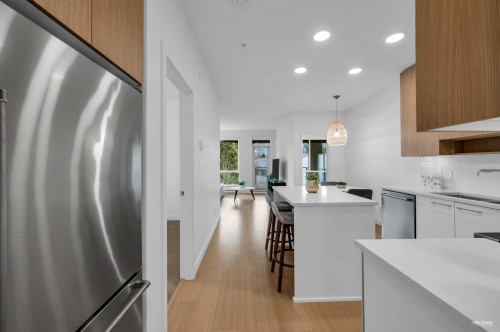 318-5460 Broadway, Burnaby, BC 
