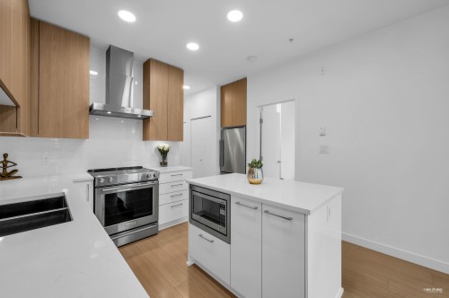 318-5460 Broadway, Burnaby, BC 