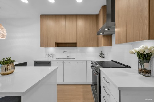 318-5460 Broadway, Burnaby, BC 