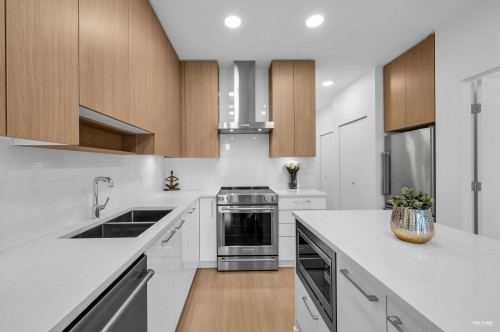 318-5460 Broadway, Burnaby, BC 