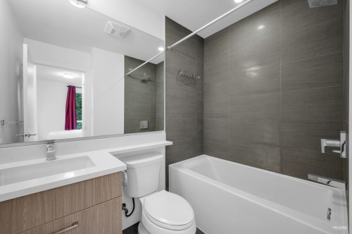 318-5460 Broadway, Burnaby, BC 