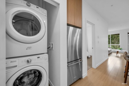 318-5460 Broadway, Burnaby, BC 