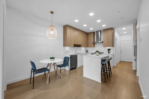318-5460 Broadway, Burnaby, BC 