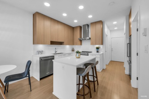 318-5460 Broadway, Burnaby, BC 