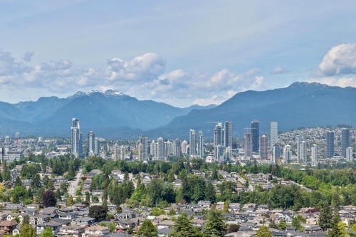 2001-5645 Barker Avenue  Burnaby, BC V5H 3Z5