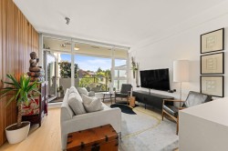 401-1801 1st Avenue W Vancouver, BC V6J 0B3