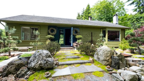 577 Pratt Road  Gibsons, BC V0N 1V4