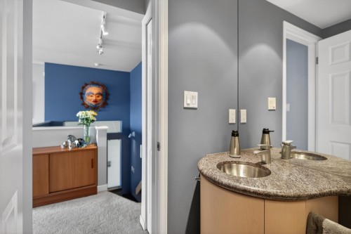 1261 7Th Avenue W, Vancouver, BC 
