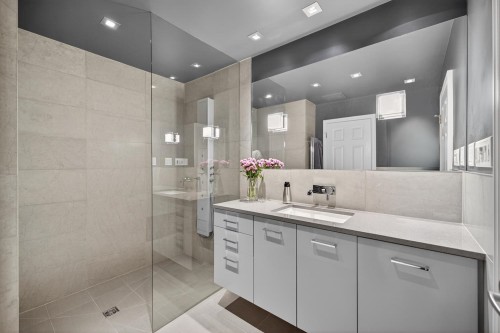 1261 7Th Avenue W, Vancouver, BC 