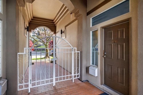1261 7Th Avenue W, Vancouver, BC 