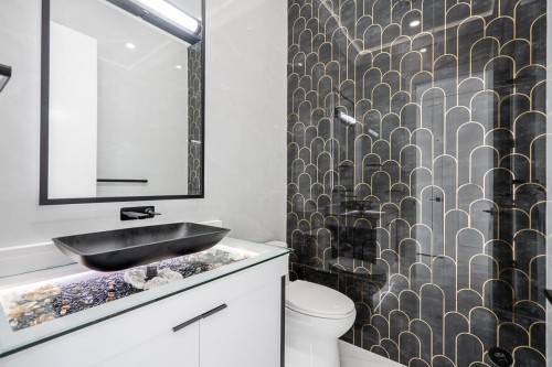 2263 Monashee Court, Coquitlam, BC - Indoor Photo Showing Bathroom