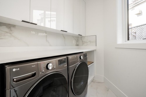 2263 Monashee Court, Coquitlam, BC - Indoor Photo Showing Laundry Room