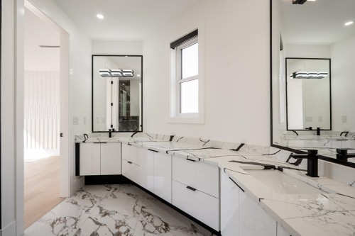 2263 Monashee Court, Coquitlam, BC - Indoor Photo Showing Bathroom