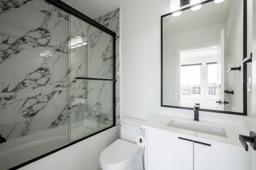 2263 Monashee Court, Coquitlam, BC - Indoor Photo Showing Bathroom