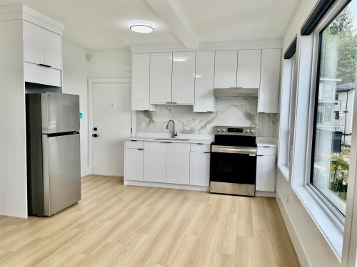 2263 Monashee Court, Coquitlam, BC - Indoor Photo Showing Kitchen