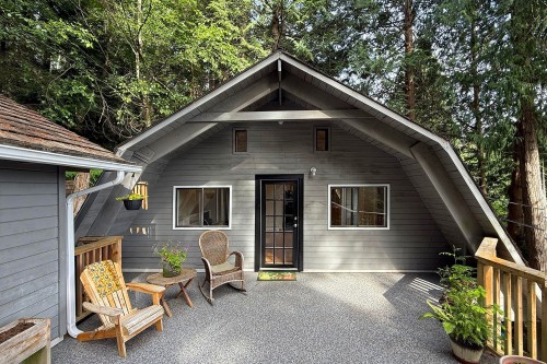 709 Windjammer Road  Bowen Island, BC V0N 1G2