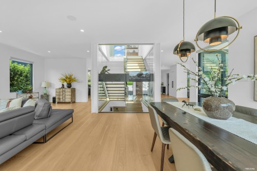 4275 Chelsea Crescent, North Vancouver, BC 