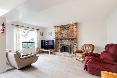 2235 16Th Avenue W, Vancouver, BC 
