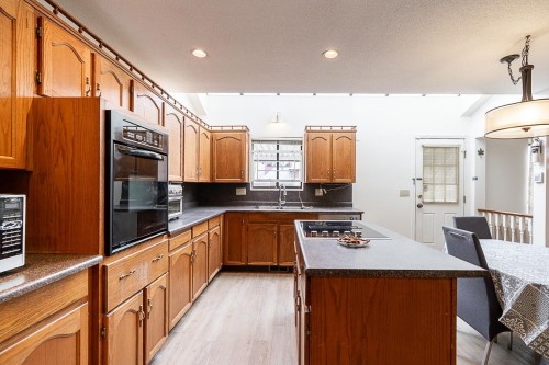 2235 16Th Avenue W, Vancouver, BC 