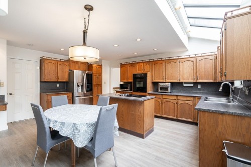 2235 16Th Avenue W, Vancouver, BC 
