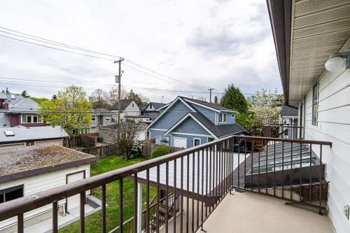 2235 16Th Avenue W, Vancouver, BC 