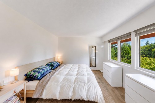 3907 Bayridge Place, West Vancouver, BC 