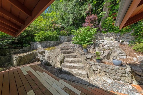 3907 Bayridge Place, West Vancouver, BC 
