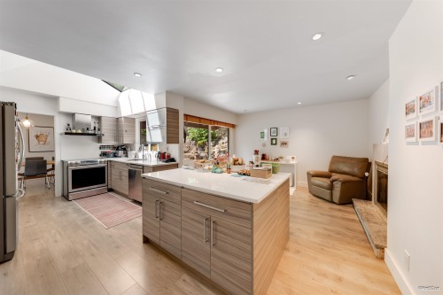 3907 Bayridge Place, West Vancouver, BC 