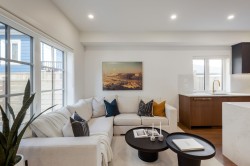1-552 Kaslo Street  Vancouver, BC V5K 3Z2