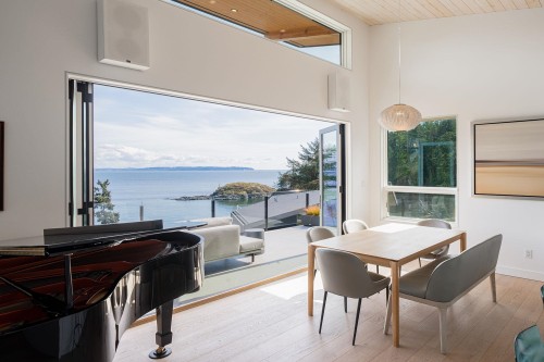 242 Shore Lane  Bowen Island, BC V0N 1G2