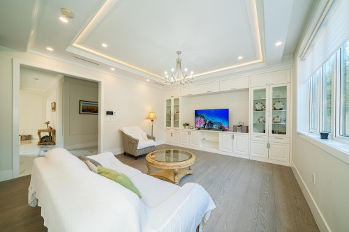 1048 Handsworth Road, North Vancouver, BC 
